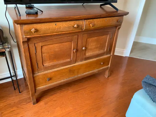 Reduced $175 !!!!! entire set in Dining Tables & Sets in Hamilton - Image 5