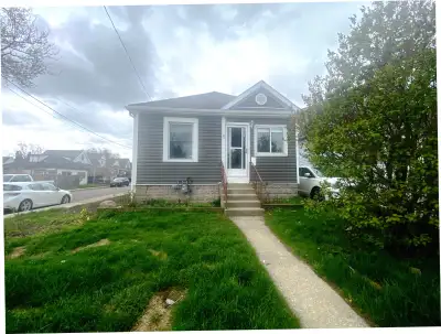 Bright & Spacious 2-Bedroom 1-bathroom Main Floor Unit in Prime Hamilton Location! Open concept livi...