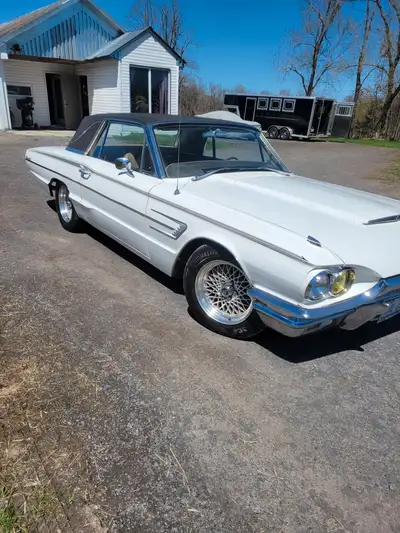 Voiture Ford thunderbird 1965,en exellente état, présentement sur la route, si vous avez des questio...
