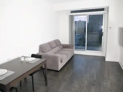 HD Photos + Floor Plan: https://imgur.com/a/SWaHv1t Spacious 10' Ceilings 1 Parking Spot Available (...