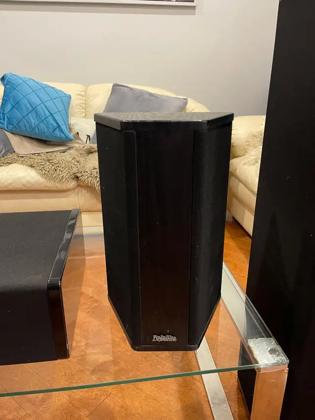 Definitive Technology set of 5 speakers in Speakers in Markham / York Region - Image 5