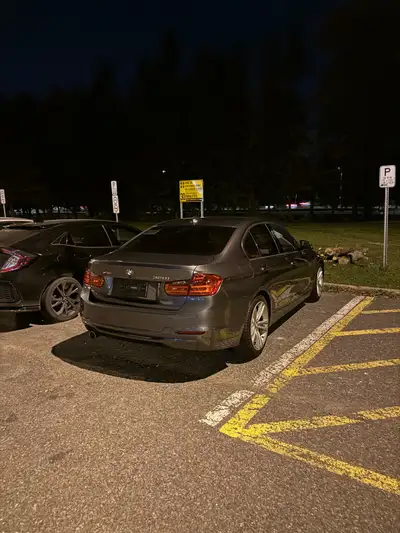 BMW 320i xDrive 2015 – Très bien entretenue – 165 000 km Véhicule très bien entretenu, roule parfait...