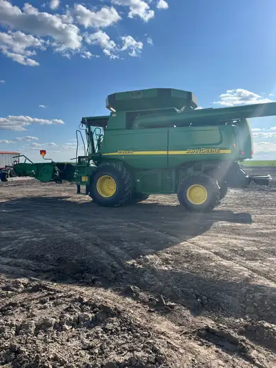 For Sale: 2004 John Deere 9760sts combine with 914p header in great shape. Big top hopper. Auger ext...