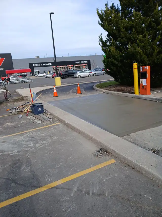 Asphalt Sealing, Parking Lot Sealing, Line Painting, Hot Asphalt in Interlock, Paving & Driveways in City of Toronto - Image 6