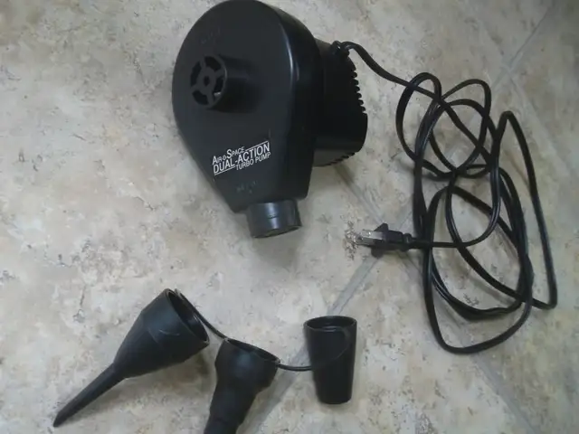 Matelas double gonflable. in Beds & Mattresses in Trois-Rivières - Image 3