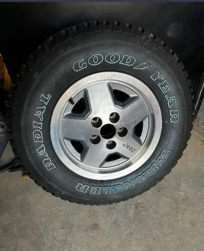 Jeep Cherokee XJ Jeep YJ Factory tire and Rim NOS Old Stock 