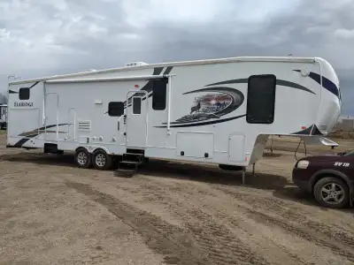 2013 Heartland - ElkRidge Camper is camping ready for this season! Pack the essentials and its ready...