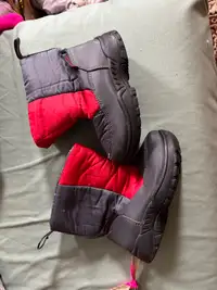 Kids winter boots size 8