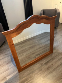 Miroir avec contour de bois