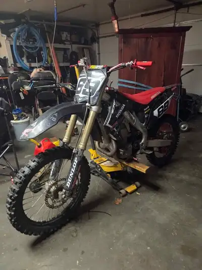 2010 Honda CRF450R — runs well and is ready to ride. Starts reliably in 4–5 kicks when cold and firs...