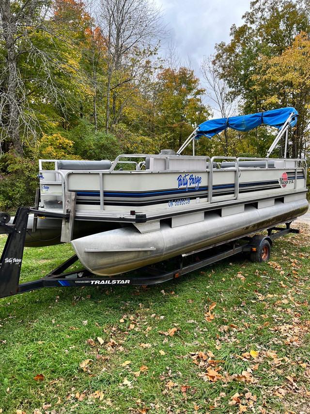 21 ft pontoon with trailer | Powerboats & Motorboats | Kingston | Kijiji