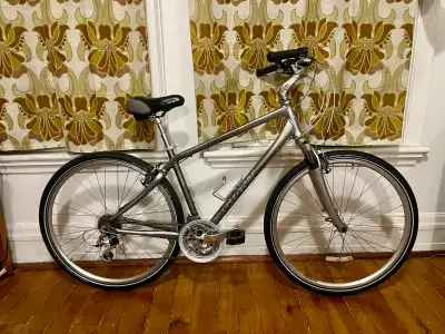 Giant Cypress DX Comfort Commuter Bike Medium/Large, View more