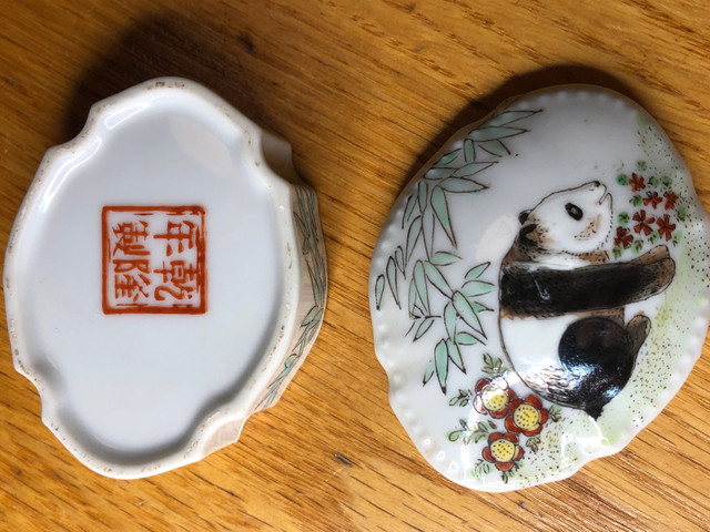 Ceramic Panda Bear Trinket Box Qianlong famille rose stamp in Arts & Collectibles in Kitchener / Waterloo - Image 3