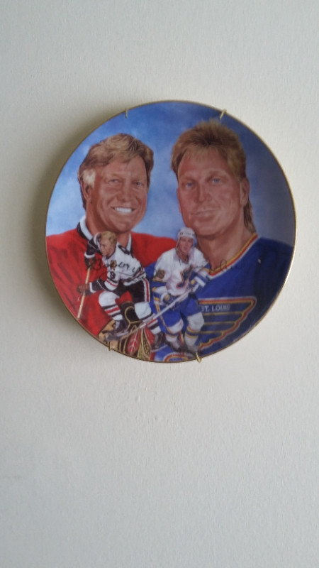 Bobby Hull & Brett Hull Collectors Plates $40 in Arts & Collectibles in London - Image 3