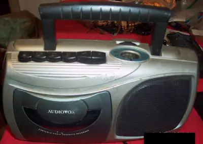 VINTAGE AUDIOVOX PORTABLE RADIO/CASSETTE PLAYER MODEL # 8150 OR 9150 (CAN'T READ IT) TAKES 4C BATTER...