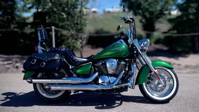 $12,600 (21,896 km) Turn heads and own the road with this 2020 Vulcan 900 Classic LT, dressed in a s...