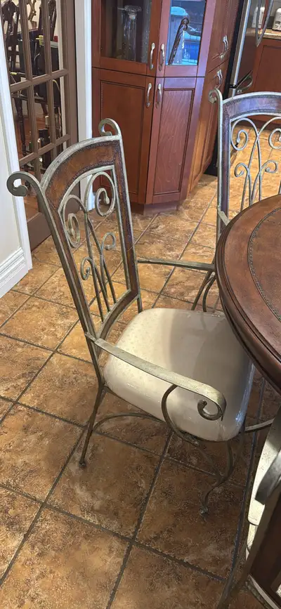 Beautiful 7-piece kitchen table set in very good condition. The round wooden table has a rich, warm...