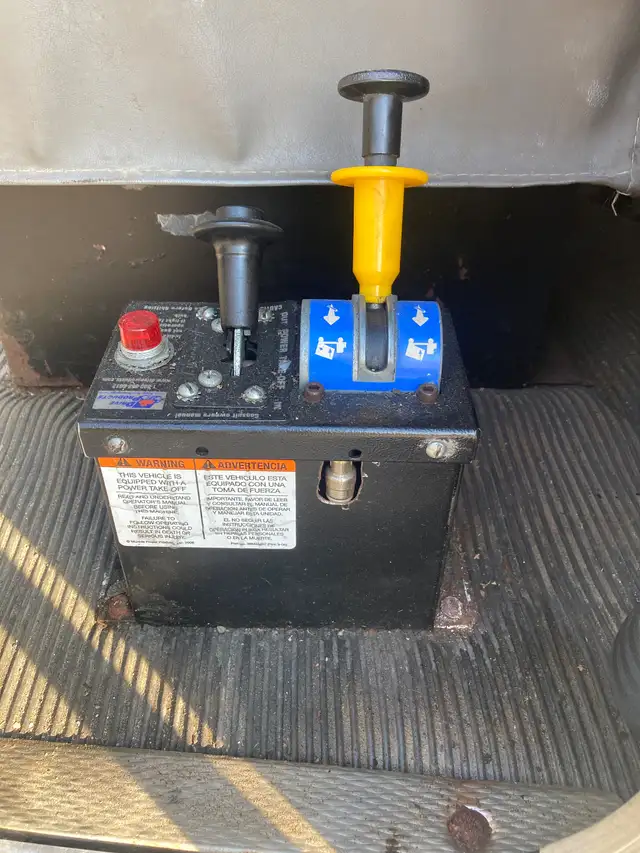 2007 t300 Kenworth in Heavy Trucks in Brantford - Image 6