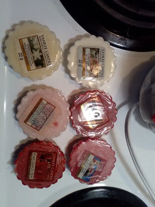 Yankee Candle Santa electric wax warmer in Home Décor & Accents in Barrie - Image 6