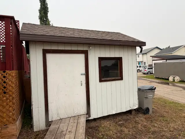 Rent-to-Own this half Duplex on a Pie-Shaped Lot in Long Term Rentals in Grande Prairie - Image 4