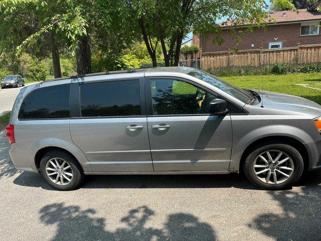 2014 Dodge Caravan SXT in Cars & Trucks in City of Toronto - Image 2