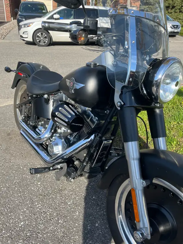 2013 Harley Davidson Fat Boy Lo in Street, Cruisers & Choppers in Oshawa / Durham Region - Image 3