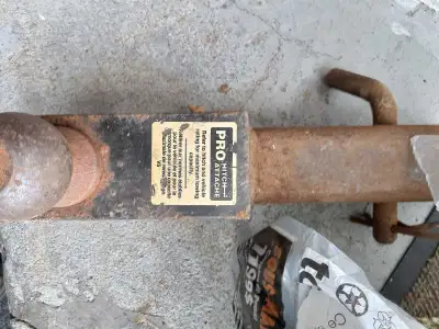 Attache remorque 2 pousse comme neuve.