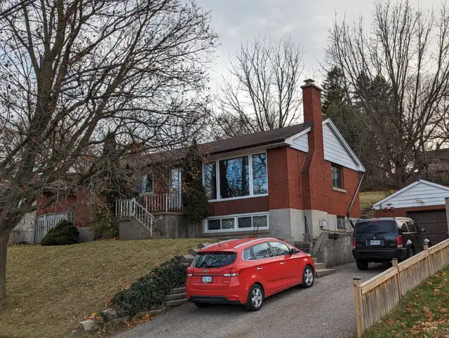 Spacious Main Floor of Bungalow Avail Dec 1st Utilities included in Long Term Rentals in Guelph - Image 2