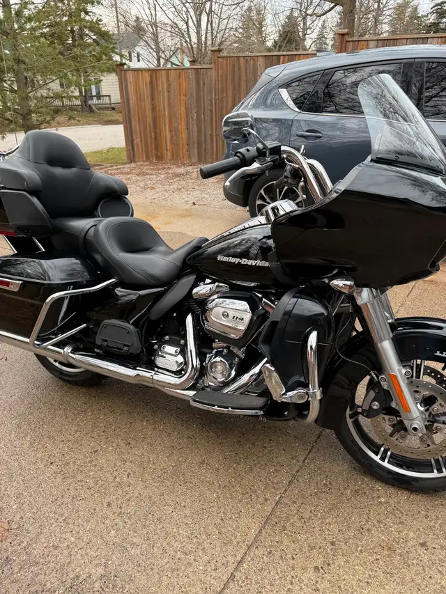 2021 Harley Davidson Road Glide Limited in Street, Cruisers & Choppers in London - Image 5