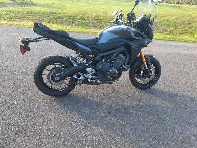 Excellent condition Yamaha FJ-09 Price: 8500.00 or best offer Location: Sussex NB 16,500 km! Sportbi...
