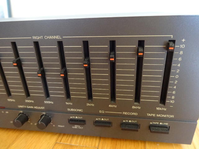 Vector Research VQ-100 Ten Band Graphic Equalizer for sale in Pro Audio & Recording Equipment in Markham / York Region - Image 4