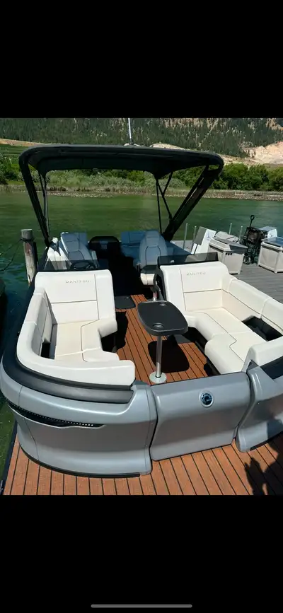 50hrs like new still has factory warranty 2023 Manitou Explore 22 Max Navigator The Manitou Explore...