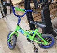 Shift N Gears Kids Bike Bicycle 12.5" Green Age 3~5 GOOD