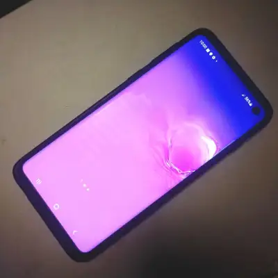 Samsung S10 in good condition, no scratches on either side, works perfectly. * Display: 6.1-inch Dyn...
