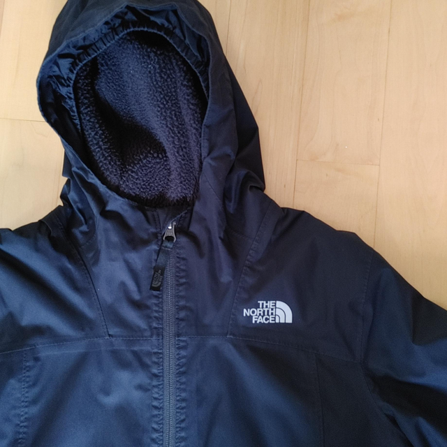 Boys black jacket by North Face in Kids & Youth in Laval / North Shore - Image 5