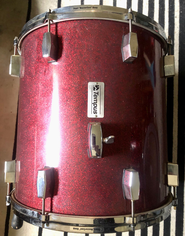 Tempus 5 piece drum kit with Pearl hardware (Red Sparkle) dans Percussions  à Longueuil/Rive Sud - Image 3