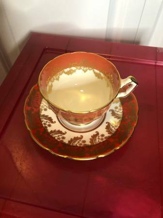 GY. "Aynsley" Bone China Tea Cup and Saucer England in Arts & Collectibles in Burnaby/New Westminster - Image 3