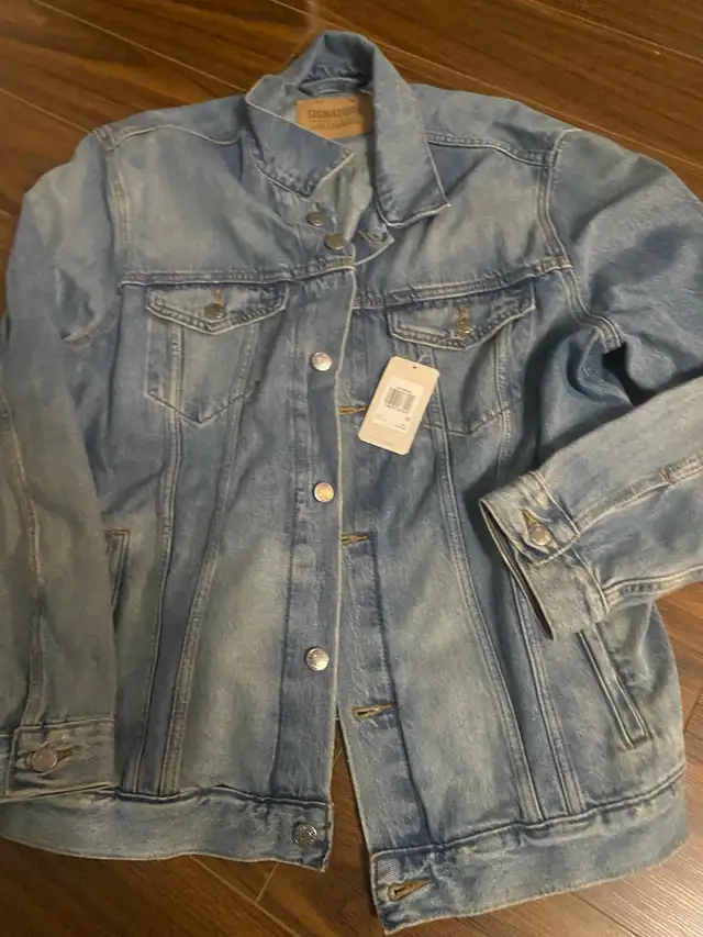 Levi's Signature Trucker Jacket in Men's in Markham / York Region - Image 5