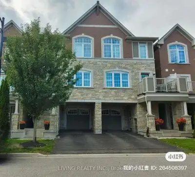 Aurora Luxury Townhouse Private Room For Rent