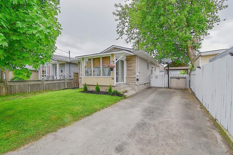 Hidden Gem! 2Bed, 1Bath Apartment in North St Catharines! Long Term