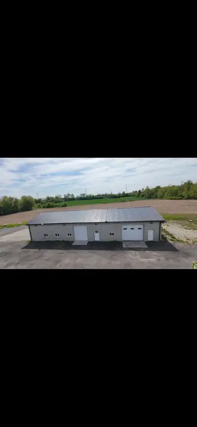 2500 sq feet with 12 foot ceilings. Has heat, hydro, water (not included) No bathroom Great for agri...