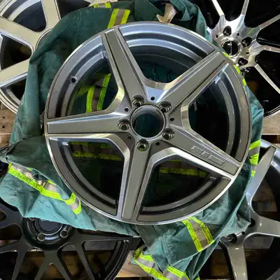Elevate your decor with these used five-spoke rims, perfect for adding an industrial or modern touch...