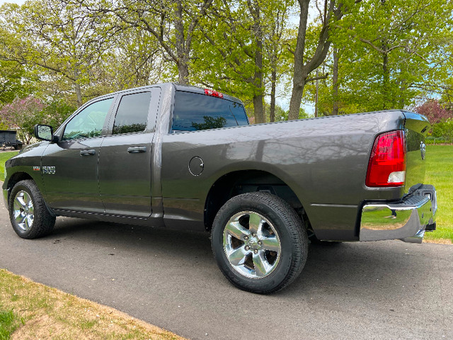 2015 Dodge Ram 1500 4x4 5.7L 150,000km in Cars & Trucks in Hamilton - Image 4