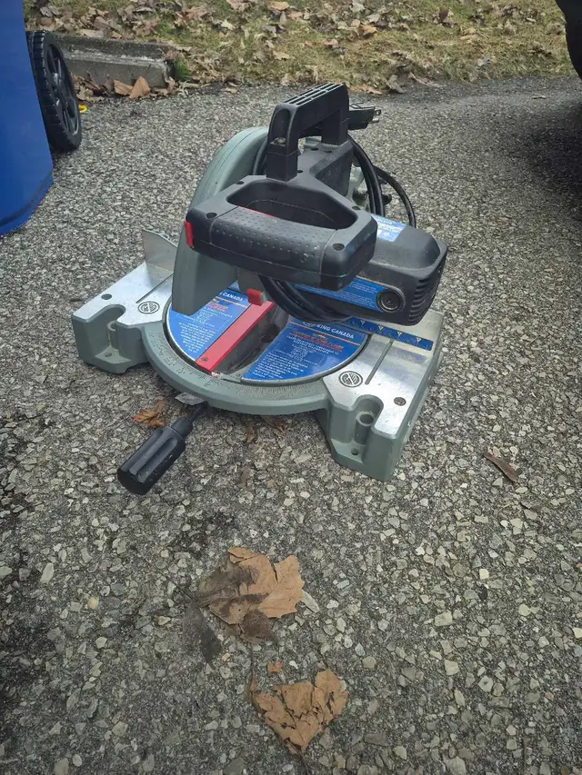 Compound mitre saw 10"  in Power Tools in Markham / York Region - Image 3