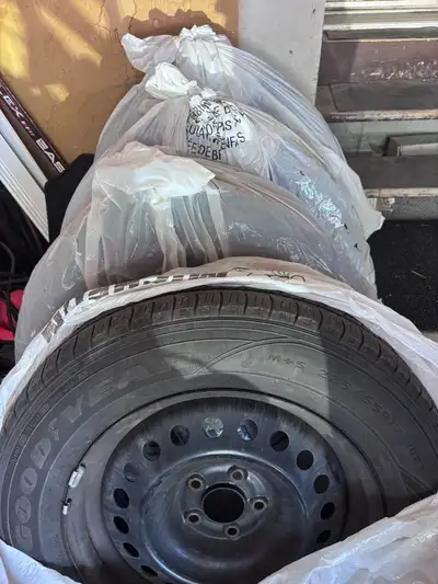 One set Goodyear all season tires（4 tires and rims），good conditoon，used for two seasons.