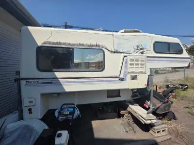 1991 Bigfoot 9.5 Truck Camper – Fiberglass Clamshell Solid, well-built 1991 Bigfoot C9.5 DQ truck ca...