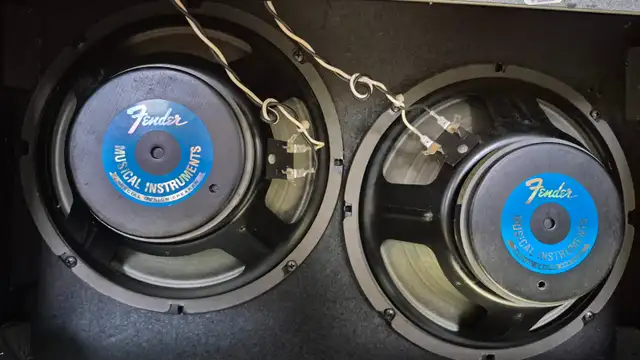 Fender 210 Princeton Chorus Guitar Amp in Amps & Pedals in Ottawa - Image 6