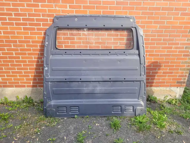 mur separateur Sprinter 2016.  in Auto Body Parts in Longueuil / South Shore - Image 2