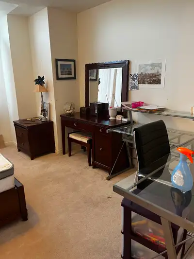 A Deluxe semi-Furnished/Unfurnished bedroom is available in a single family house. Kitchen and dinni...