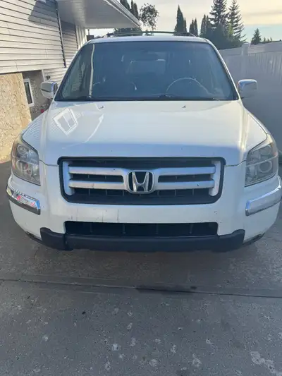 2007 Honda pilot Comes with all paperwork and remote starter. Rebuilt - recently done- Front windows...